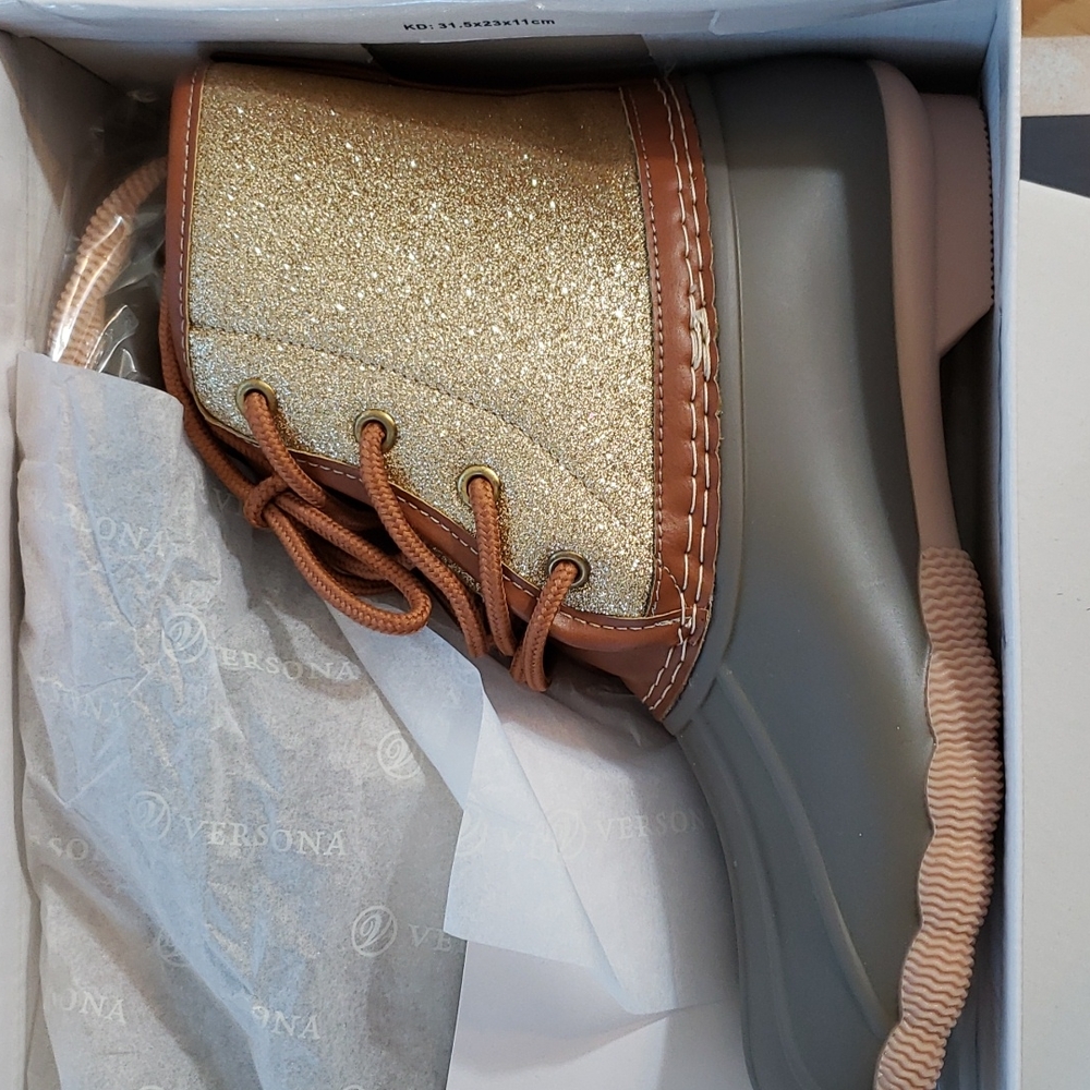 Brand new fur lined glitter duck boot